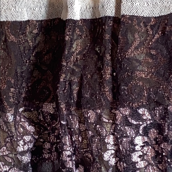 Elegant Multi-Tiered Lace Skirt - Picture 5 of 6